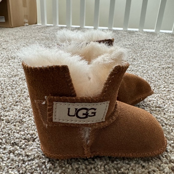 Baby Uggs Size Medium 6-12 months - Picture 1 of 5